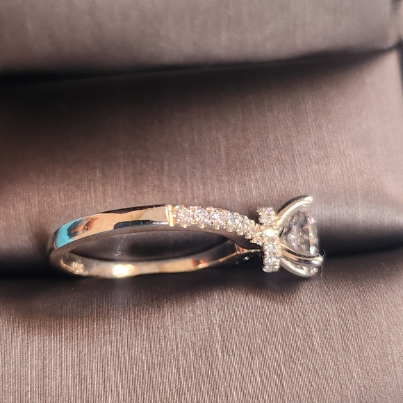 Elegant Gold Diamond Ring